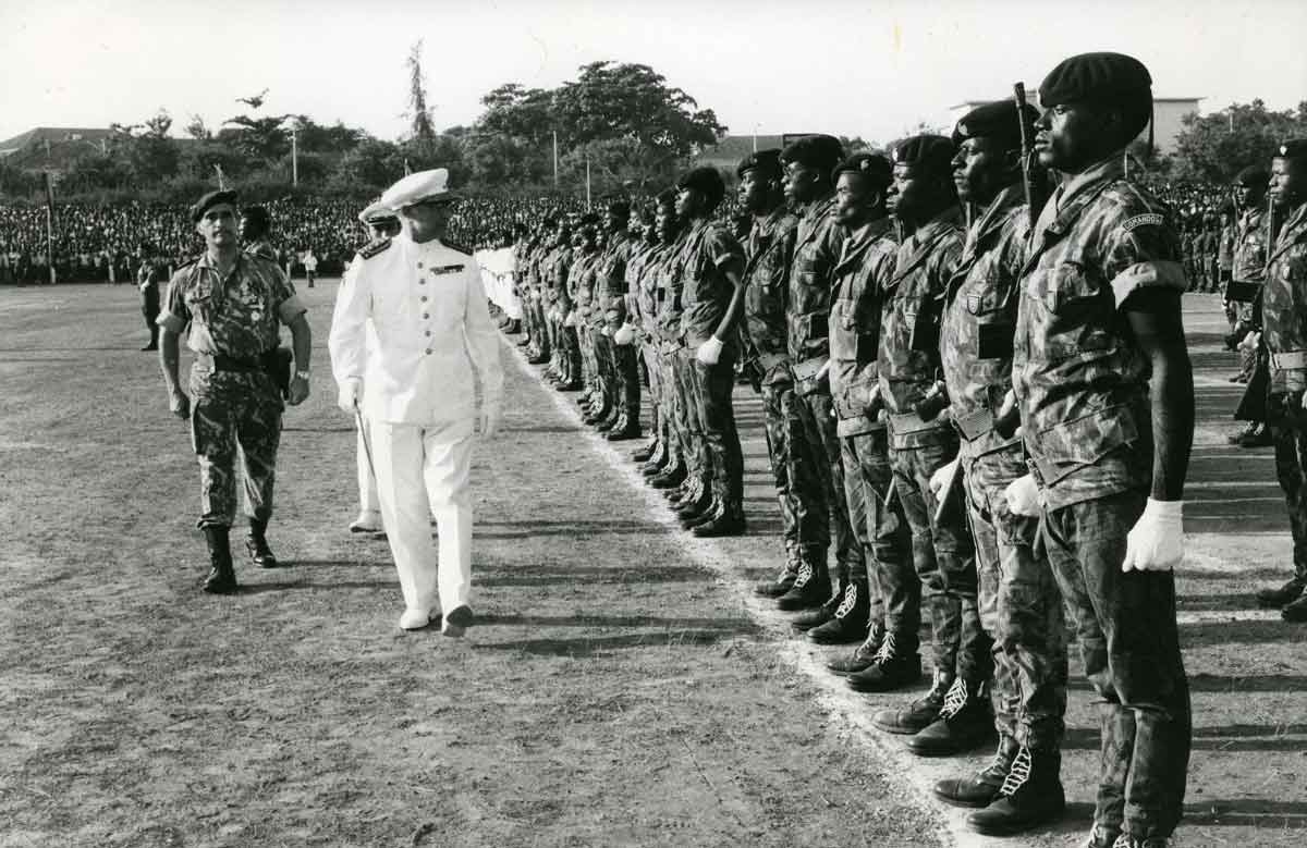 general antonio de spinola inspecting troops in guinea