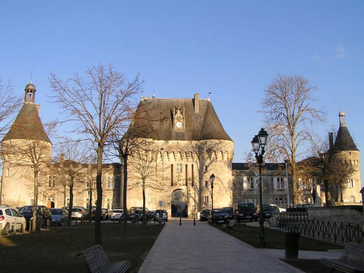 le chateau de jonzac jonzac france
